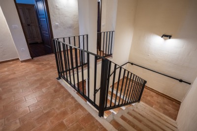 Mediteranska vila s prostranim vrtom i bazenom 29