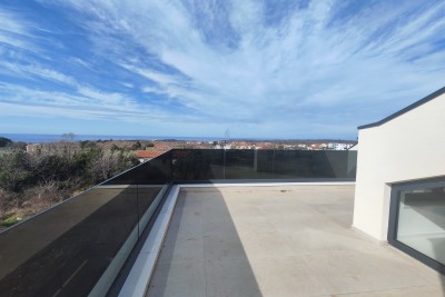 Attico di lusso con ingresso indipendente, terrazza sul tetto e vista mare fenomenale 12