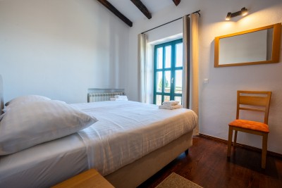 Mediteranska vila s prostranim vrtom i bazenom 43