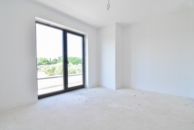 Moderna kuća s bazenom i vrhunskom opremom 12