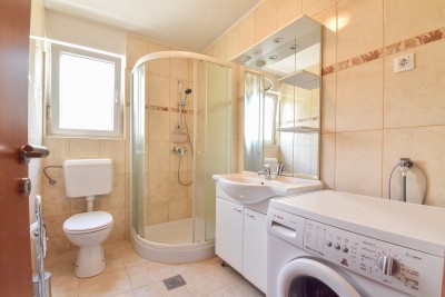 Ekskluziva! Dvojna kuća s bazenom i pogledom na more 15