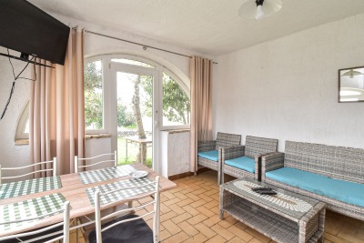 Šarmantna kamena kuća s pomoćnim objektom na prostranom zemljištu 12