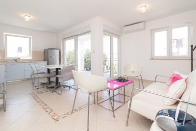 Dvoetažni stan s panoramskim pogledom na more i garažom