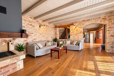 Poreč okolica, predivna kamena vila sa velikim vrtom 12