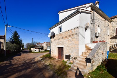 Renovated Istrian stone house in the heart of a quiet place