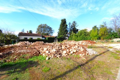 Building land with infrastructure in the immediate vicinity of the center of Poreč