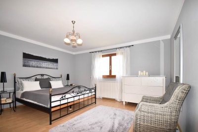 Poreč nei dintorni – ampia casa con 3 appartamenti, grande giardino e potenziale per piscina 25