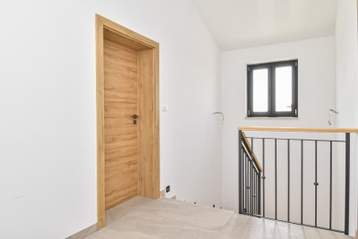 Mediteranska kamena vila s panoramskim pogledom i prostranim dvorištem 22