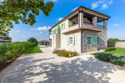 A stone villa with a pool in the traditional Istrian style 6