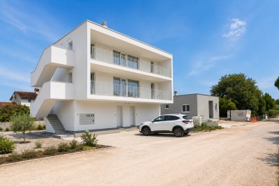 Umag okolica,  stan na 2.katu 79m2 , 1500m od mora - kopija