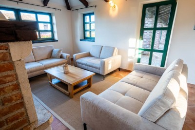 Šarmantna kamena vila s bazenom i panoramskim pogledom na more 6
