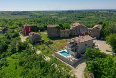 Buje okolica – elegantna kuća s bazenom i panoramskim pogledom 33