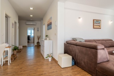 Novigrad, apartment 120m2 with rooftop terrace 500m from the sea 3