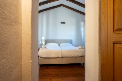 Mediteranska vila s prostranim vrtom i bazenom 49