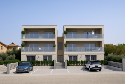 Nov stan prizemlje 200 m2 dvorišta