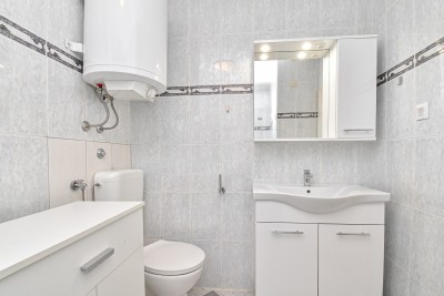 Prostran stan u centru grada s pogledom na more, svega 100 m od mora 19