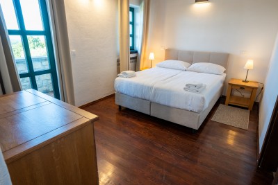 Mediteranska vila s prostranim vrtom i bazenom 31