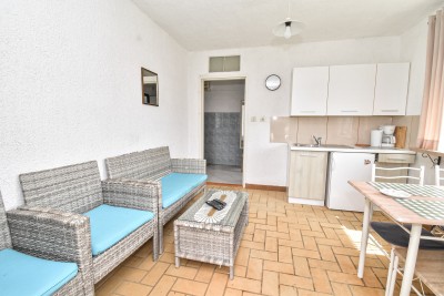 Šarmantna kamena kuća s pomoćnim objektom na prostranom zemljištu 10