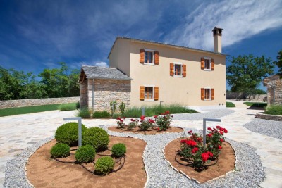 An authentic Istrian estate located on a spacious plot of land 6