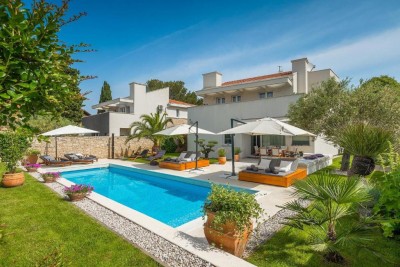 Luksuzna samostojeća vila s bazenom, wellness prostorom i uređenom okućnicom