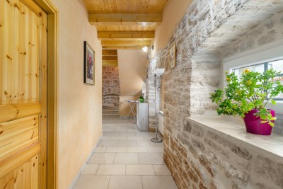 Renovated stone house in a quiet environment 8