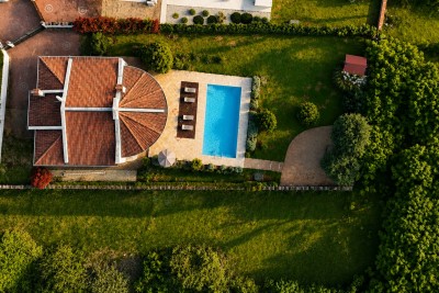 Poreč – Casa a Piano Terra con Piscina e Ampio Giardino 17