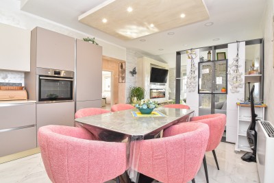 Ekskluzivna kuća na osami s bazenom i prostranom okućnicom 13