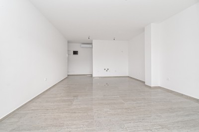 Modernes Apartment im 1. Stock mit zwei Terrassen mit Meerblick, nur 700 m vom Meer und dem Yachthafen entfernt 6