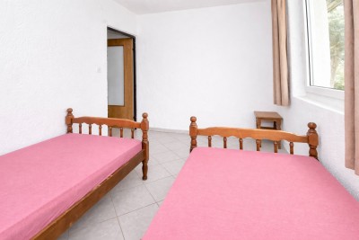 Šarmantna kamena kuća s pomoćnim objektom na prostranom zemljištu 19