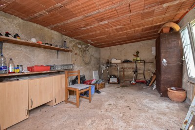 Šarmantna kamena kuća s pomoćnim objektom na prostranom zemljištu 23