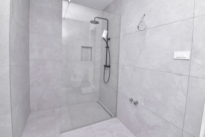 Moderna vila s štirimi spalnicami, le 3 km od središča Poreča - v fazi gradnje 13