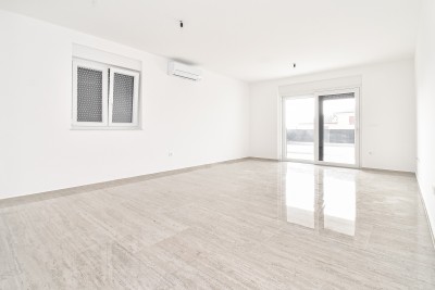 Moderne Wohnung im 1. Stock, 700 m vom Meer und dem Yachthafen entfernt