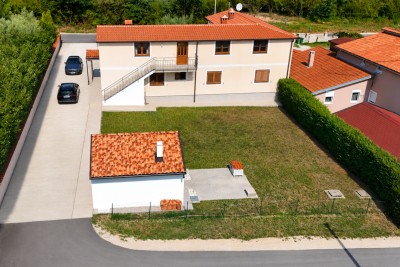 Poreč nei dintorni – ampia casa con 3 appartamenti, grande giardino e potenziale per piscina 6