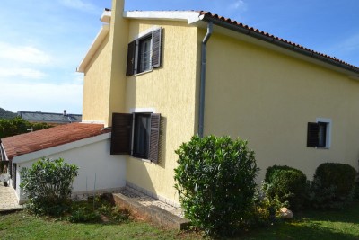 House with two apartments and a nice garden