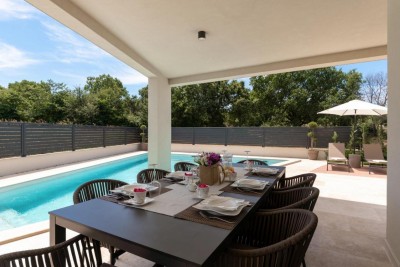 Moderne Villa mit Pool und Meerblick 42