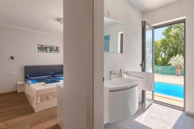 Novigrad okolica, kuća s bazenom u prirodi 8km od mora 10