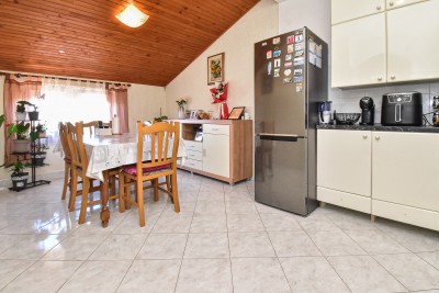 Investicijska prilika: kuća s građevinskim zemljištem za izgradnju 7 stanova, svega 700 m od mora 11