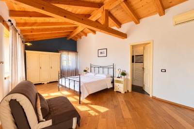 Poreč okolica, predivna kamena vila sa velikim vrtom 23
