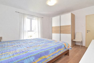 Prostran stan u centru grada s pogledom na more, svega 100 m od mora 13