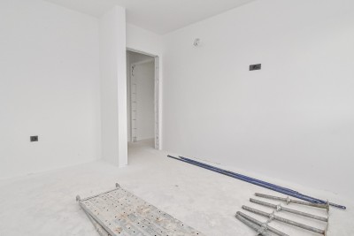 Luksuzan stan na 1. katu s prostranom natkrivenom terasom – mirna lokacija, 3 km od mora 16