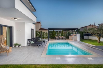 Moderne Villa mit Pool und herrlichem Meerblick 23