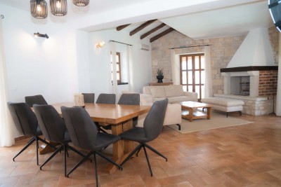 Istarska vila s bazenom u mirnom okruženju i pogledom na more 6