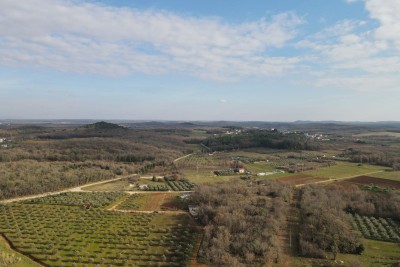 Građevinsko zemljište na 2 km od mora i centra grada