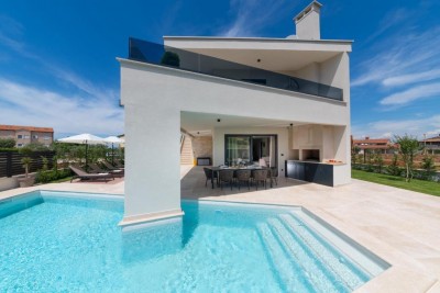 Moderne Villa mit Pool und Meerblick 13