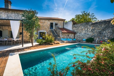Središnja Istra, Obnovljena kamena vila s bazenom 42