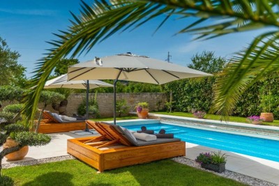 Luksuzna samostojeća vila s bazenom, wellness prostorom i uređenom okućnicom 3