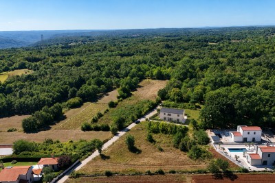 EKSKLUZIVNO – moderna vila s bazenom, 233,59 m², mir i privatnost u srcu Istre 11