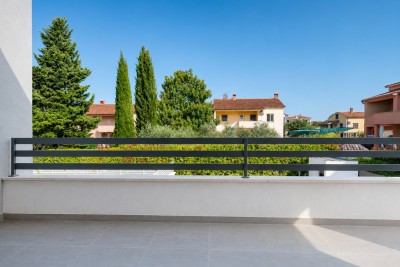 Novigrad, dvojna kuća s bazenom 2km od mora 8