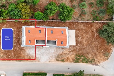 Kuća u nizu s pogledom na more i prostranom okućnicom od cca. 400 m² 11