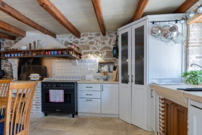 Poreč okolica – šarmantna kamena kuća s bazenom 9